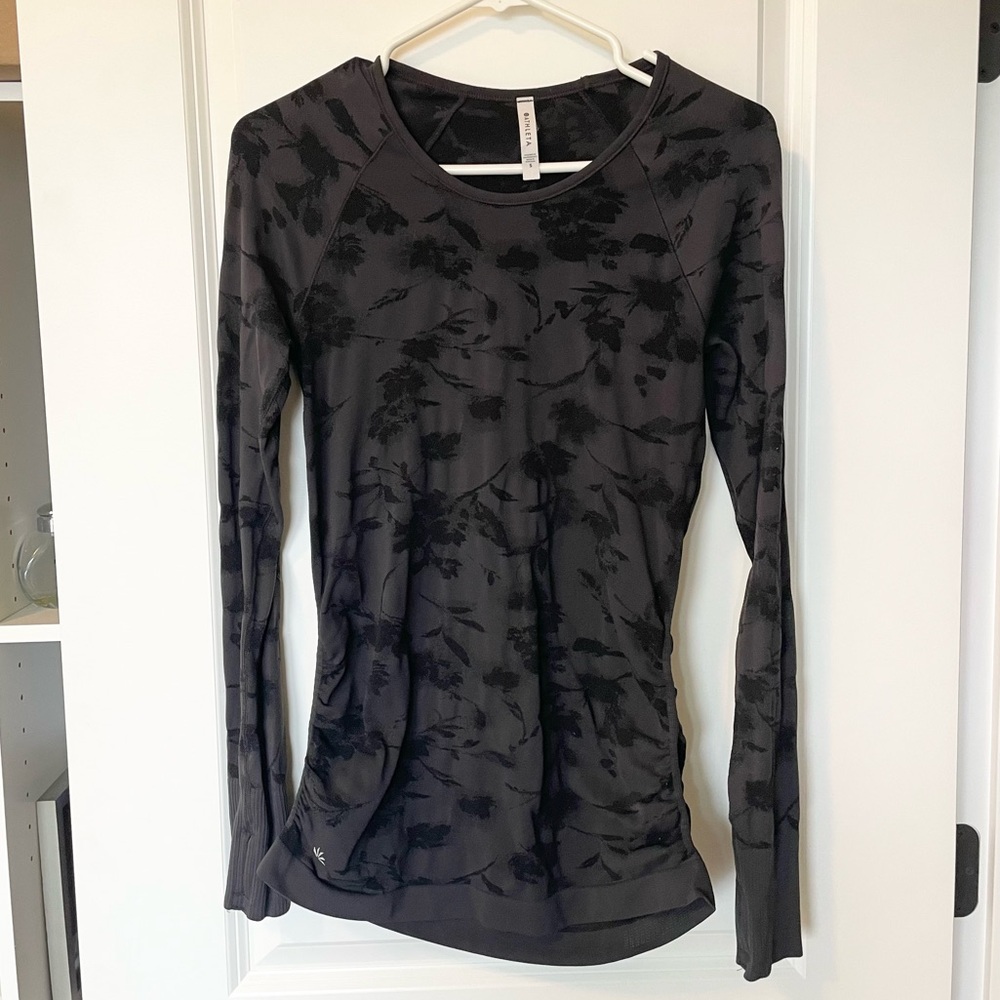 Athleta Speedlight Longsleeve Gray Floral Print S